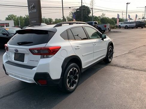Used 2022 Subaru Crosstrek 2.0i Premium image 5