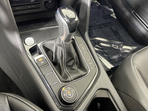 Used 2022 Volkswagen Tiguan SE R-Line image 16