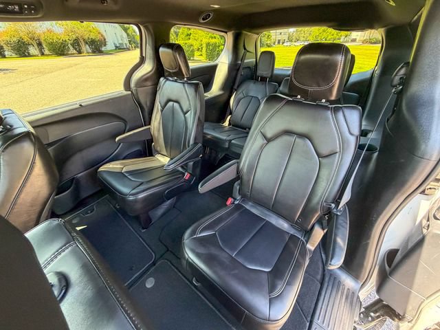 Used 2025 Chrysler Pacifica Select FWD image 19