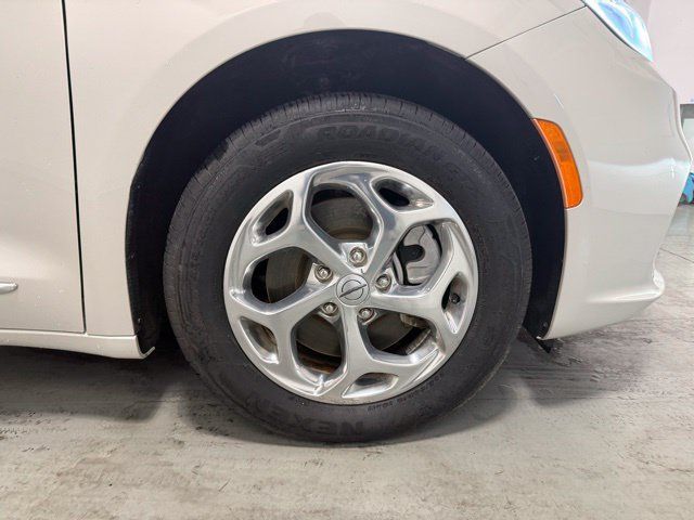 Used 2021 Chrysler Pacifica Limited AWD/4WD image 21
