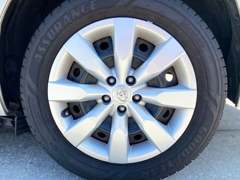 Used 2014 Toyota Corolla LE FWD image 9