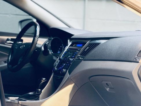 Used 2012 Hyundai Sonata Hybrid w/ Leather Pkg image 2