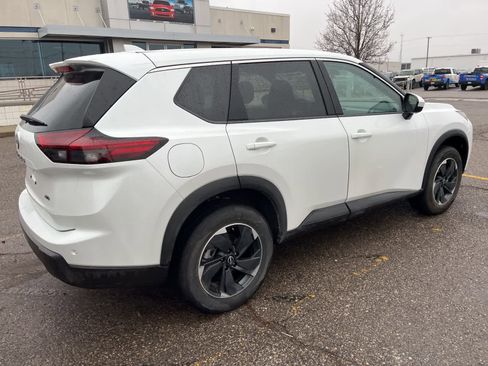 Used 2025 Nissan Rogue SV image 15