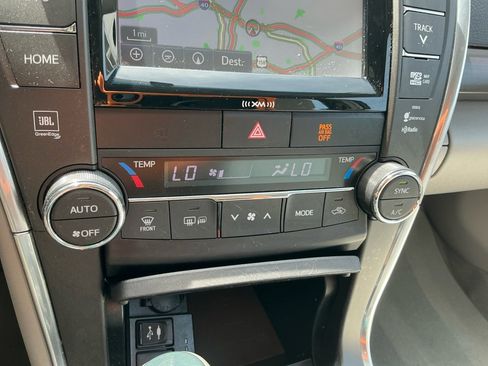 Used 2017 Toyota Camry XLE w/ Moonroof Package image 22