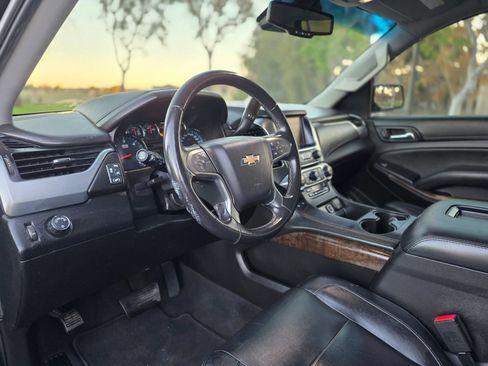 Used 2019 Chevrolet Suburban LT RWD image 14