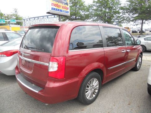Used 2015 Chrysler Town & Country Touring-L w/ Driver Convenience Group FWD image 3