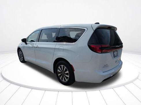 Used 2024 Chrysler Pacifica Limited FWD image 6