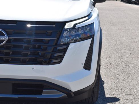 New 2026 Nissan Pathfinder Platinum image 18