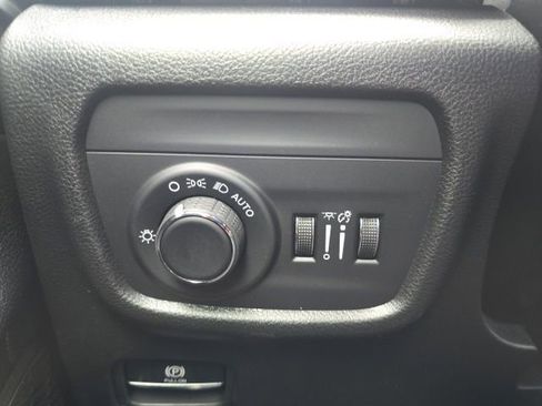 New 2026 Jeep Grand Cherokee Laredo image 11