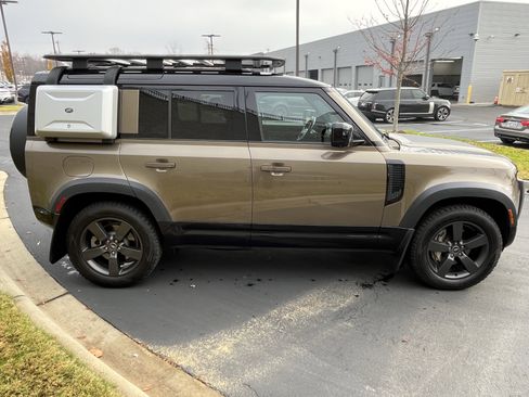Used 2023 Land Rover Defender 110 X-Dynamic SE image 8
