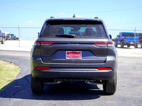 New 2026 Jeep Grand Cherokee Altitude RWD image 7
