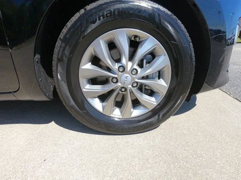 Used 2019 Kia Sedona L image 11