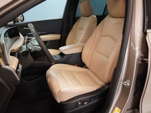 Used 2024 Cadillac XT4 Premium Luxury w/ Cold Weather Package AWD/4WD image 3
