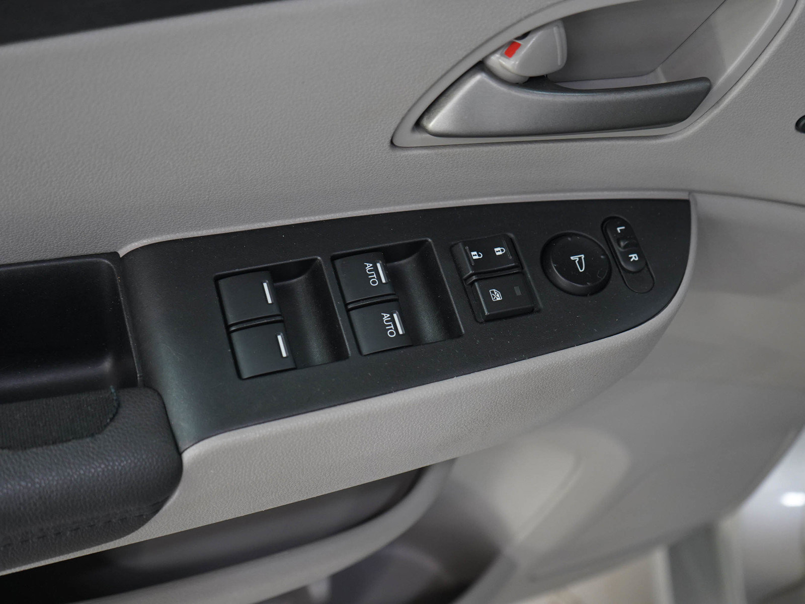 Used 2012 Honda Odyssey Touring image 25