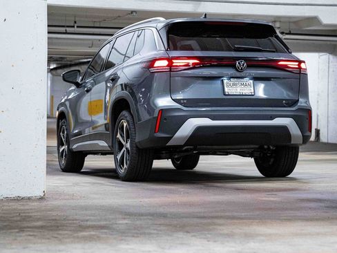 New 2025 Volkswagen Tiguan SE image 5