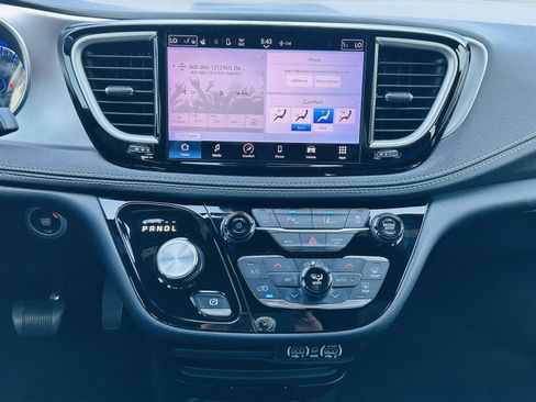 Used 2023 Chrysler Pacifica Touring-L w/ S Appearance Package image 20