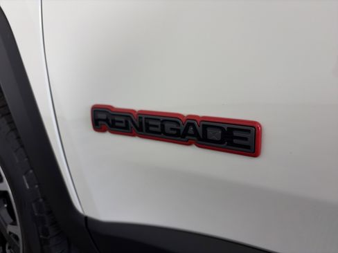 Used 2023 Jeep Renegade Trailhawk w/ Trailhawk Elite Group AWD/4WD image 17