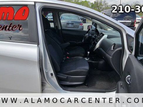 Used 2016 Nissan Versa Note SV FWD image 11