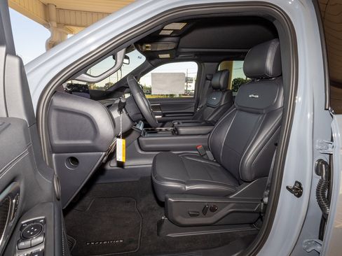 New 2025 Ford Expedition Platinum w/ Stealth Performance Package image 11