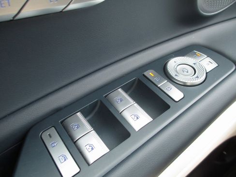 Used 2025 Genesis GV80 3.5T Prestige image 26