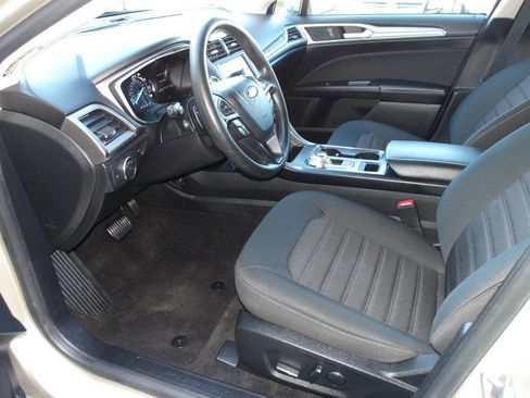 Used 2019 Ford Fusion SE image 11