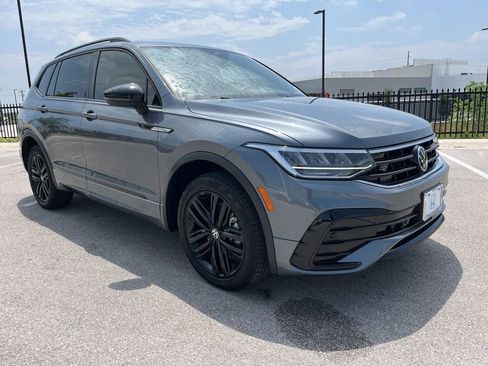 Used 2022 Volkswagen Tiguan SE R-Line FWD image 3