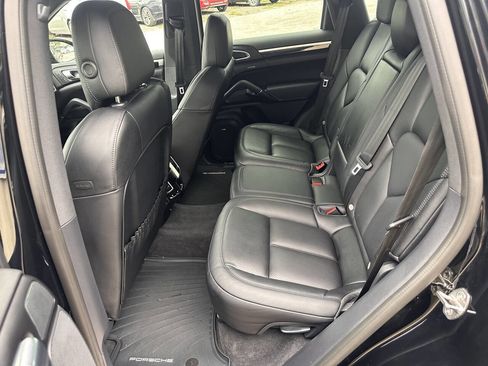 Used 2017 Porsche Cayenne Platinum Edition image 18