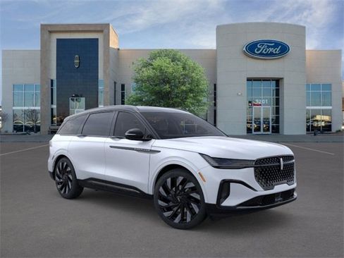 New 2026 Lincoln Nautilus Reserve w/ Jet Appearance Package image 7