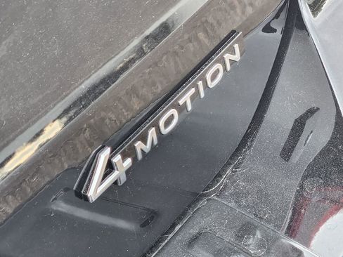 Certified 2024 Volkswagen Taos SE image 12