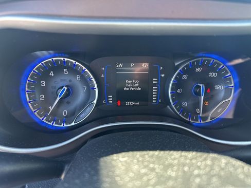 Used 2024 Chrysler Voyager LX image 23