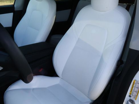 Used 2022 Tesla Model Y Performance image 11