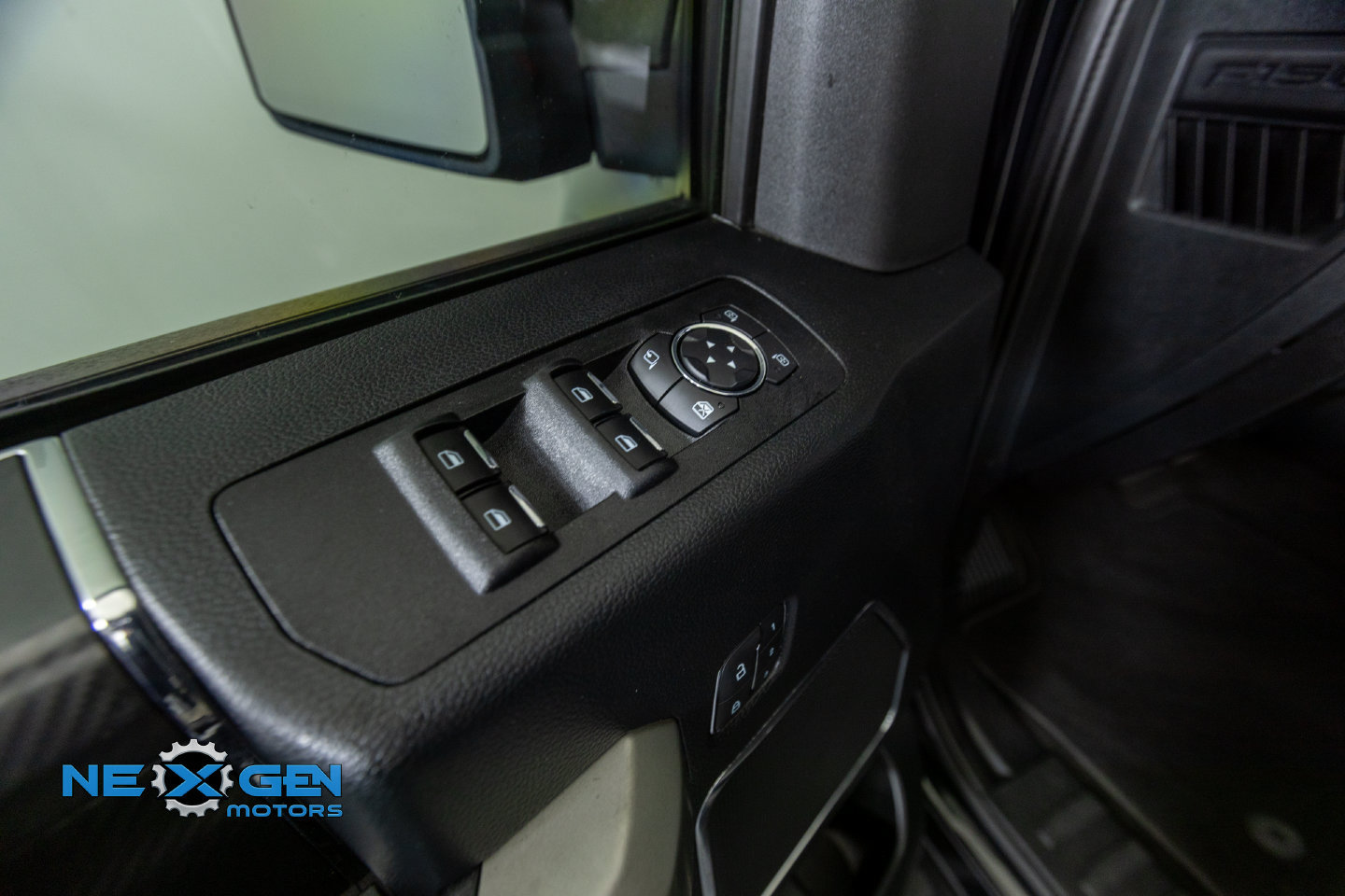 Used 2020 Ford F150 Lariat w/ Equipment Group 502A Luxury AWD/4WD image 12