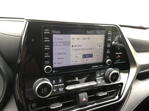 Used 2021 Toyota Highlander LE AWD/4WD image 16