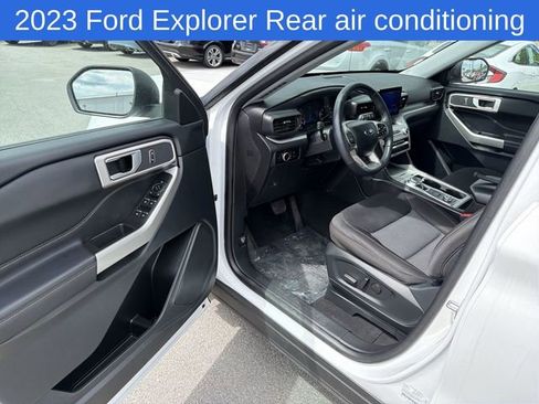 Used 2023 Ford Explorer XLT AWD/4WD image 12