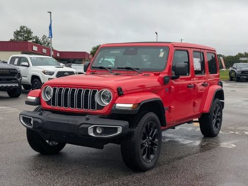 Used 2025 Jeep Wrangler Unlimited Sahara w/ Safety Group AWD/4WD image 6