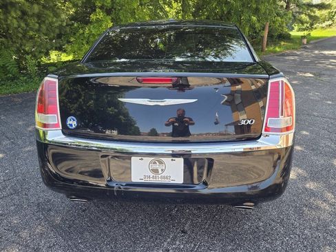 Used 2012 Chrysler 300 Limited RWD image 11