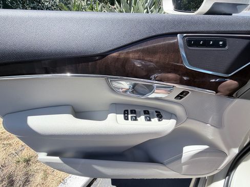 Used 2016 Volvo XC90 T6 Momentum w/ Momentum Plus Package AWD/4WD image 19