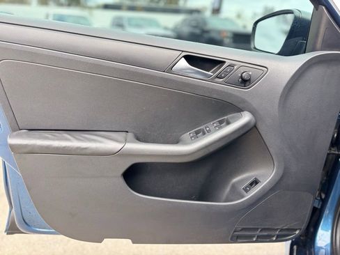 Used 2016 Volkswagen Jetta S image 9