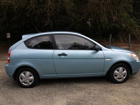 Used 2009 Hyundai Accent GS w/ Popular Equipment Pkg 2 image 11