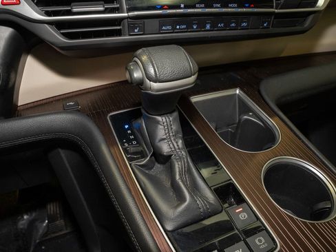 Used 2021 Toyota Sienna XLE image 17