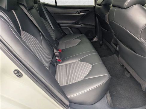 Used 2022 Toyota Camry SE image 18