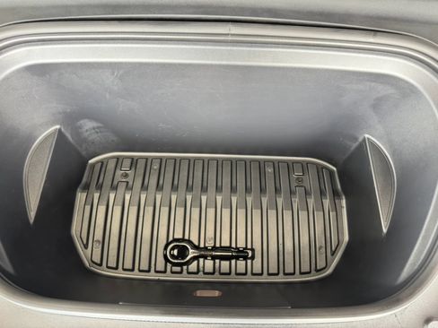 Used 2024 Tesla Model Y Long Range image 40