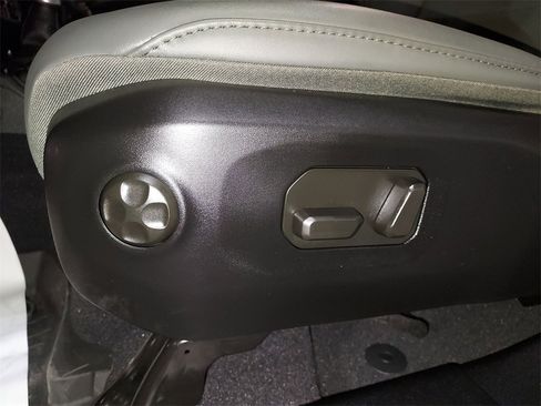 Used 2025 Jeep Gladiator Mojave image 18