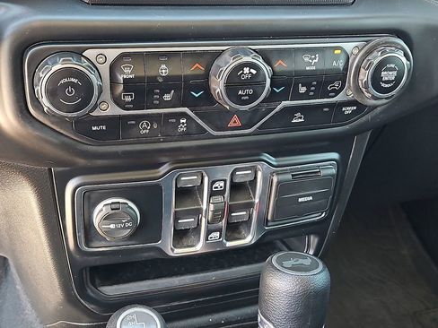 Used 2022 Jeep Wrangler Unlimited Sport image 27