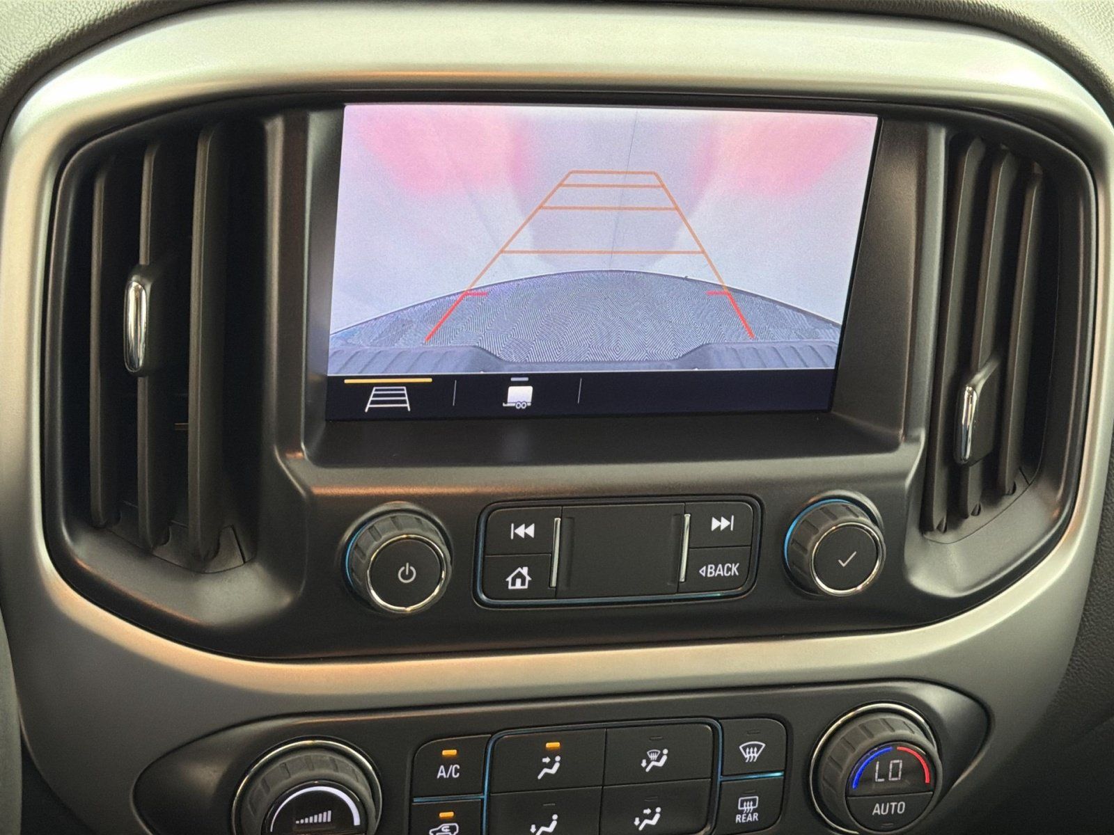 Used 2022 Chevrolet Colorado ZR2 AWD/4WD image 19