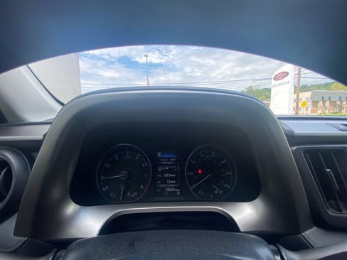 Used 2018 Toyota RAV4 LE w/ All Weather Liner Package AWD/4WD image 16