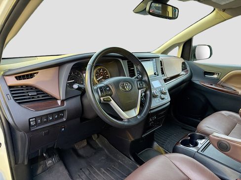 Used 2018 Toyota Sienna Limited Premium image 11