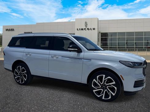 New 2026 Lincoln Navigator Reserve AWD/4WD image 1