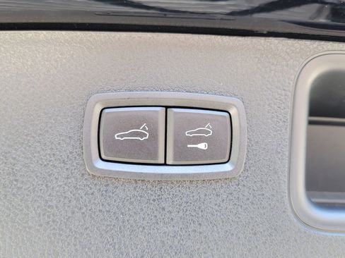 Used 2024 Porsche Macan image 33