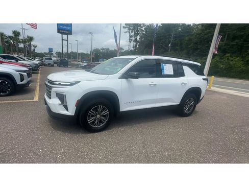 Used 2026 Chevrolet Traverse LT FWD image 6